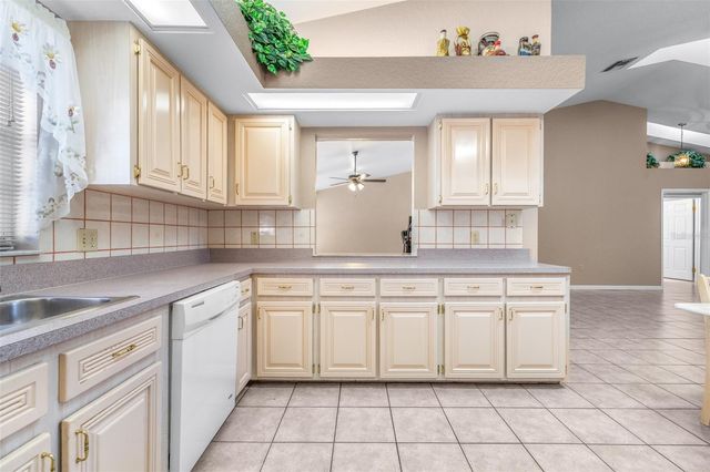 714 CHARLOTTE AVENUE, Tarpon Springs, FL 34689