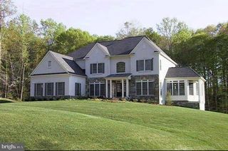 8220 ROSELAND DR, Fairfax Station, VA 22039