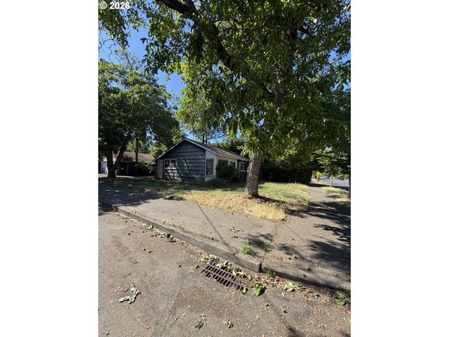 8707 N WOOLSEY Ave, Portland, OR 97203
