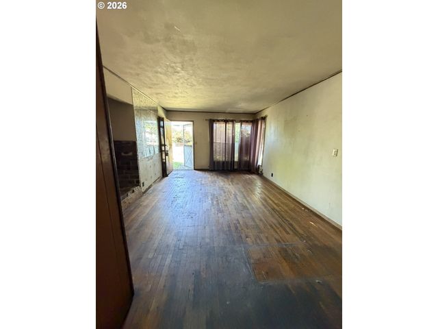 8707 N WOOLSEY Ave, Portland, OR 97203
