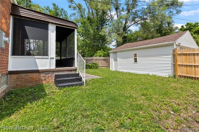 15000 Stansbury Street, Detroit, MI 48227