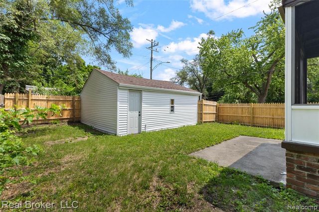 15000 Stansbury Street, Detroit, MI 48227