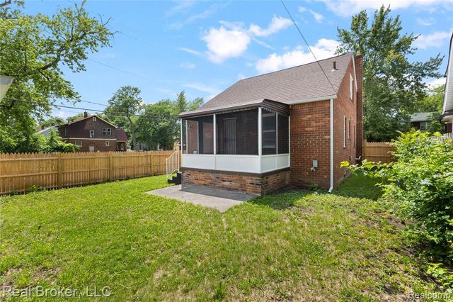 15000 Stansbury Street, Detroit, MI 48227