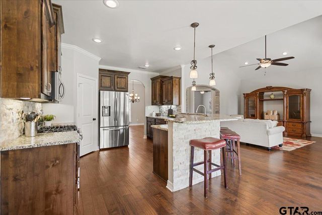 19623 Dove Ridge Dr., Lindale, TX 75771