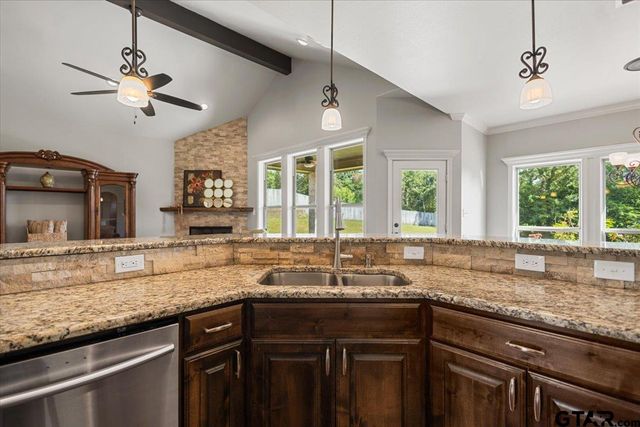 19623 Dove Ridge Dr., Lindale, TX 75771
