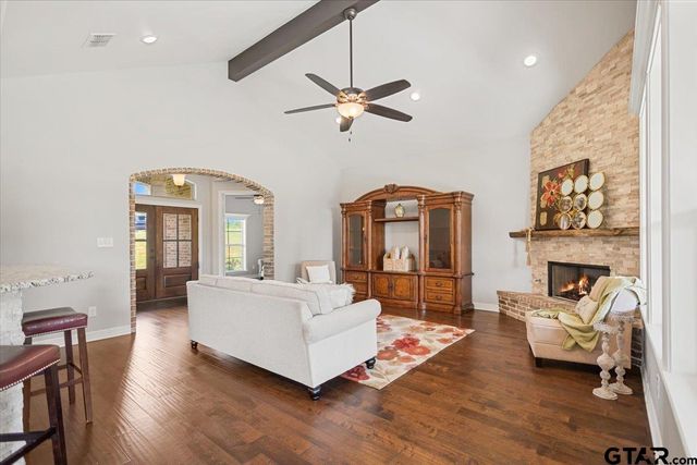19623 Dove Ridge Dr., Lindale, TX 75771