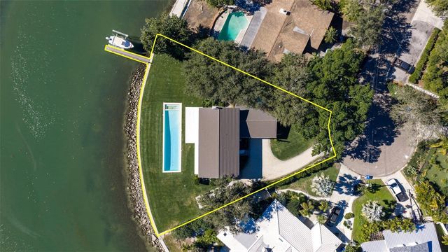 218 COLONY POINT ROAD S, St Petersburg, FL 33705