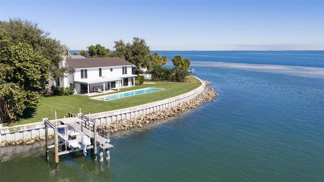 218 COLONY POINT ROAD S, St Petersburg, FL 33705