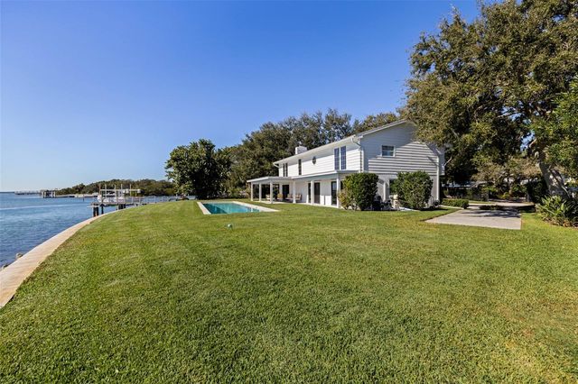 218 COLONY POINT ROAD S, St Petersburg, FL 33705