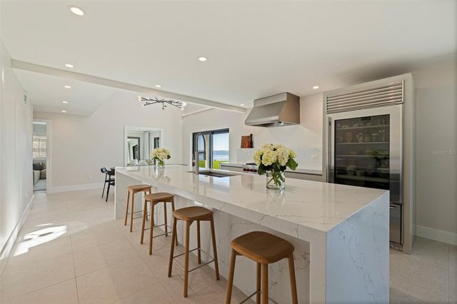 218 COLONY POINT ROAD S, St Petersburg, FL 33705