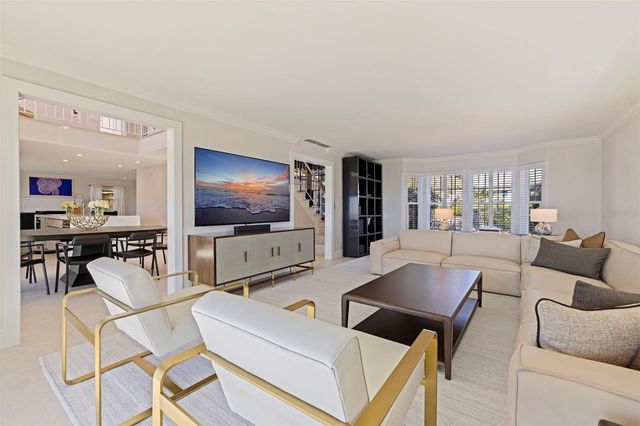 218 COLONY POINT ROAD S, St Petersburg, FL 33705