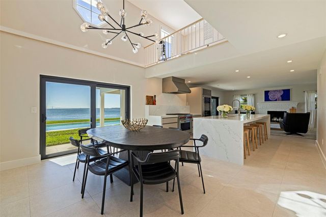 218 COLONY POINT ROAD S, St Petersburg, FL 33705