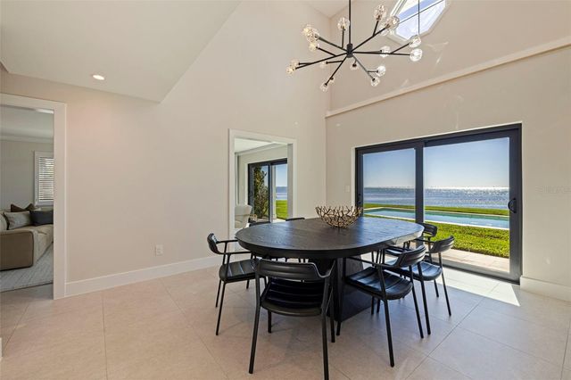 218 COLONY POINT ROAD S, St Petersburg, FL 33705