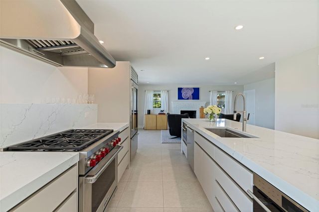 218 COLONY POINT ROAD S, St Petersburg, FL 33705