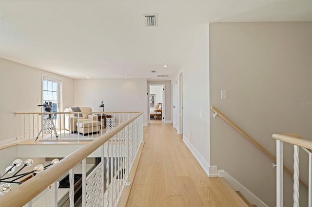 218 COLONY POINT ROAD S, St Petersburg, FL 33705