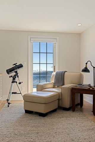 218 COLONY POINT ROAD S, St Petersburg, FL 33705