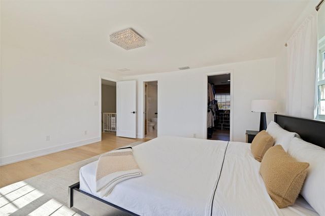 218 COLONY POINT ROAD S, St Petersburg, FL 33705