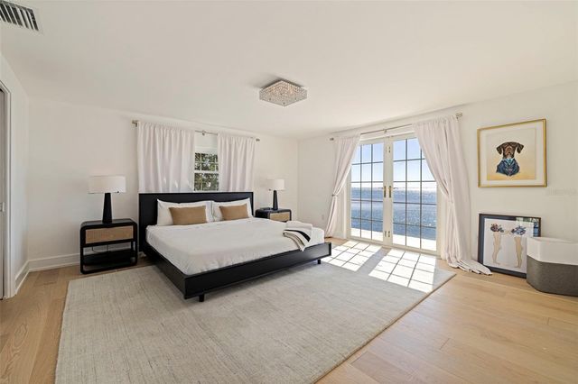 218 COLONY POINT ROAD S, St Petersburg, FL 33705