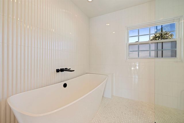 218 COLONY POINT ROAD S, St Petersburg, FL 33705