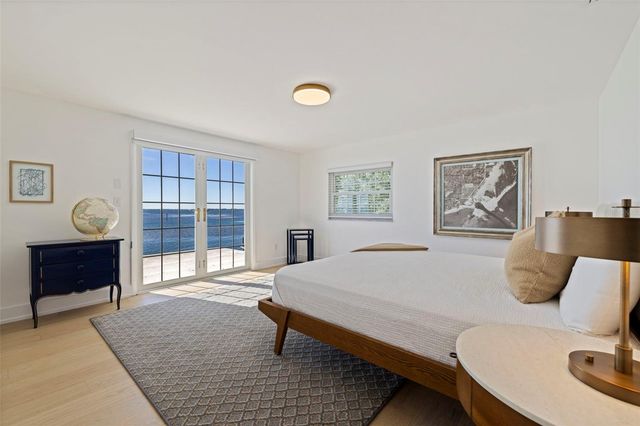 218 COLONY POINT ROAD S, St Petersburg, FL 33705