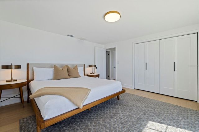 218 COLONY POINT ROAD S, St Petersburg, FL 33705