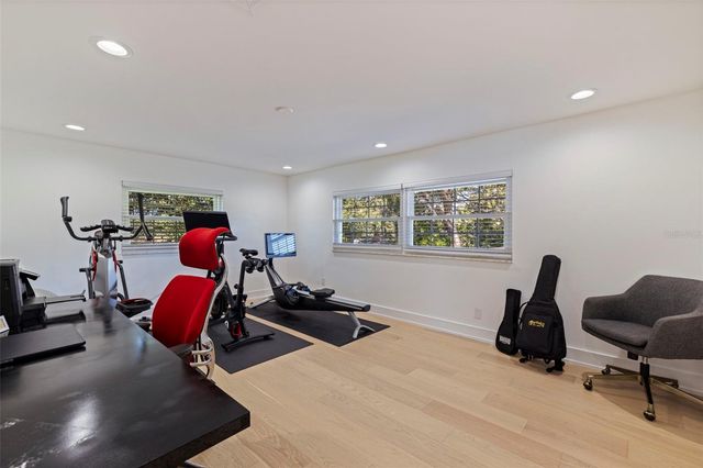 218 COLONY POINT ROAD S, St Petersburg, FL 33705