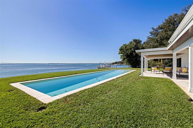 218 COLONY POINT ROAD S, St Petersburg, FL 33705