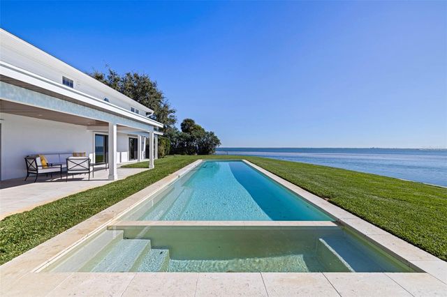 218 COLONY POINT ROAD S, St Petersburg, FL 33705