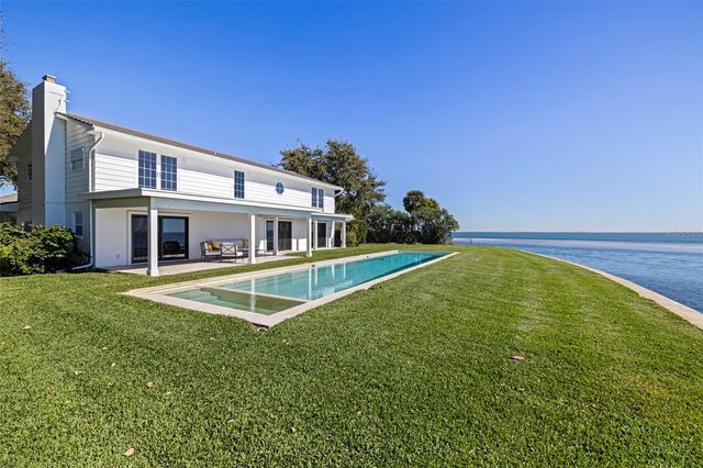 218 COLONY POINT ROAD S, St Petersburg, FL 33705