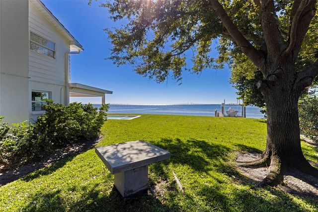 218 COLONY POINT ROAD S, St Petersburg, FL 33705