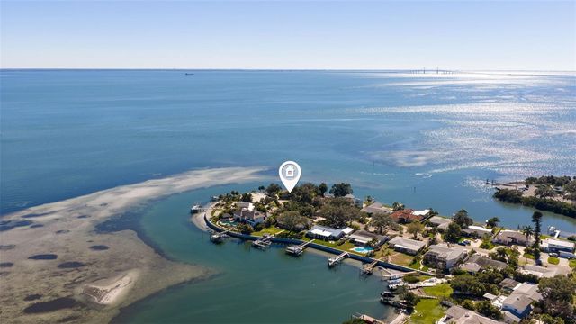 218 COLONY POINT ROAD S, St Petersburg, FL 33705
