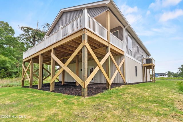 402 Harrison Court, Sneads Ferry, NC 28460