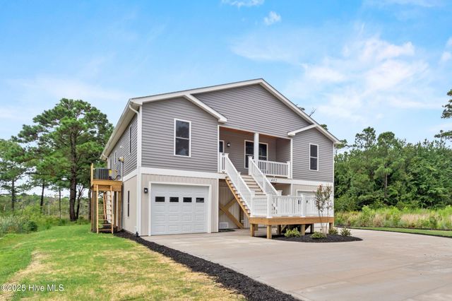 402 Harrison Court, Sneads Ferry, NC 28460