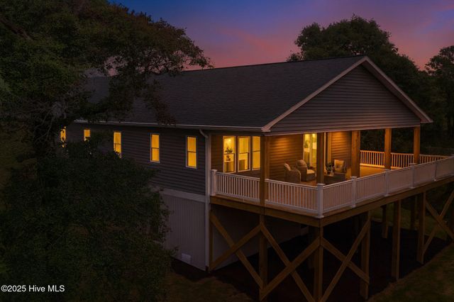 402 Harrison Court, Sneads Ferry, NC 28460