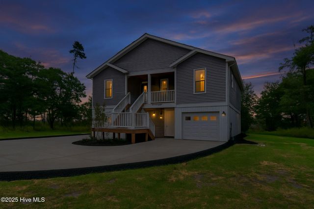 402 Harrison Court, Sneads Ferry, NC 28460