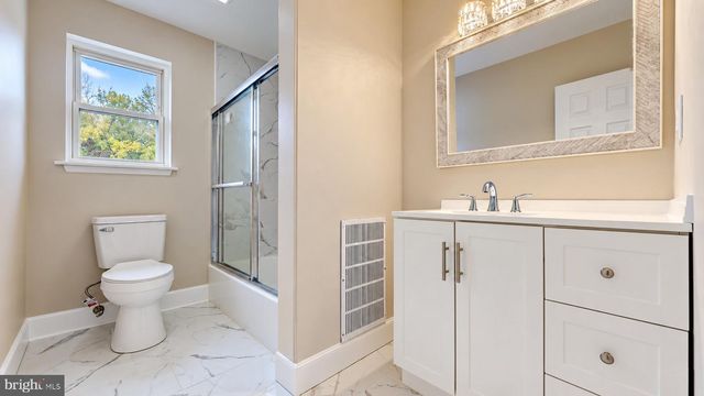 214 1ST AVE, Lindenwold, NJ 08021