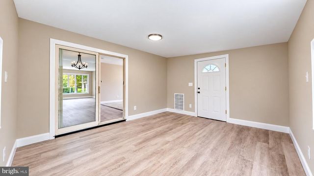 214 1ST AVE, Lindenwold, NJ 08021