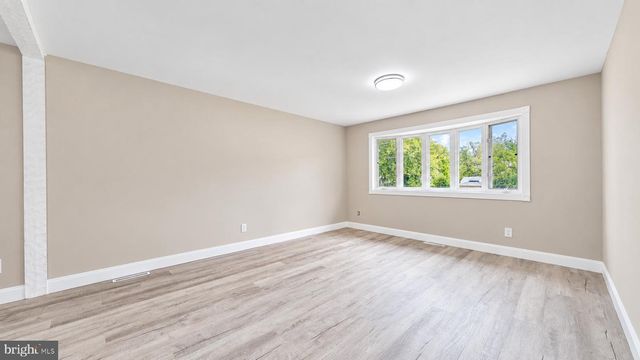 214 1ST AVE, Lindenwold, NJ 08021