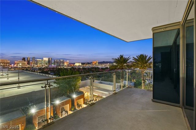 4381 West Flamingo Road 822, Las Vegas, NV 89103