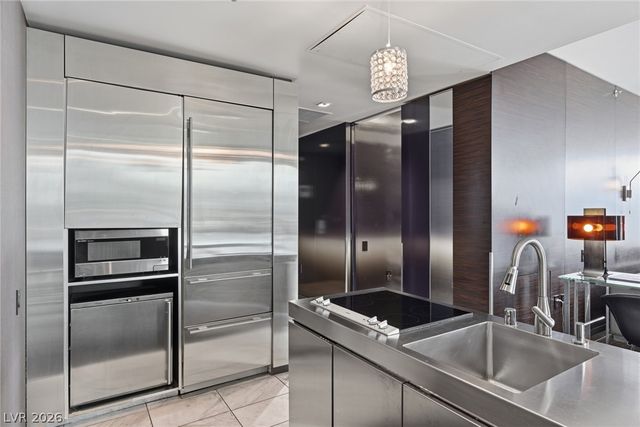 4381 West Flamingo Road 822, Las Vegas, NV 89103