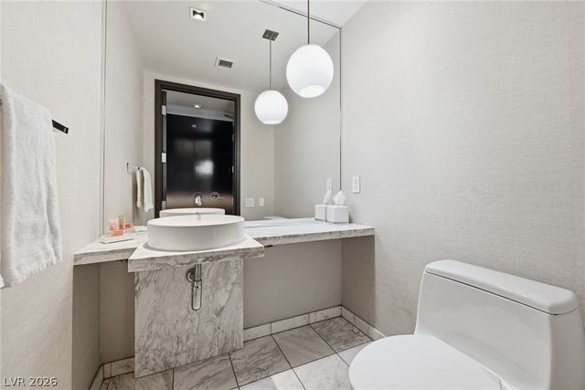 4381 West Flamingo Road 822, Las Vegas, NV 89103