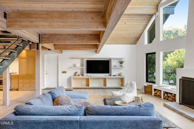 1015 W El Roblar Drive, Ojai, CA 93023