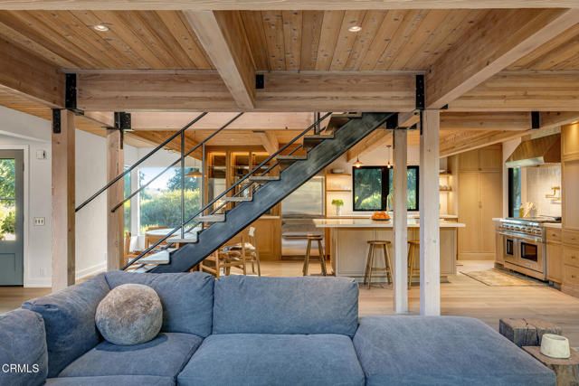 1015 W El Roblar Drive, Ojai, CA 93023