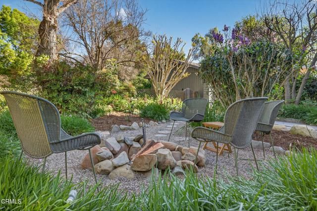 1015 W El Roblar Drive, Ojai, CA 93023