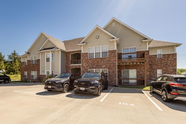 5315 PEBBLE BEACH DR 203, Columbia, MO 65201