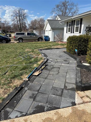 10 Four Winds Drive, St Peters, MO 63376