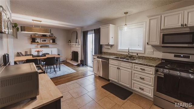 10 Four Winds Drive, St Peters, MO 63376