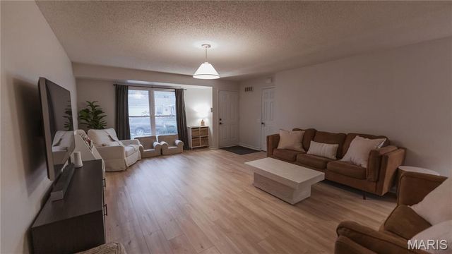 10 Four Winds Drive, St Peters, MO 63376