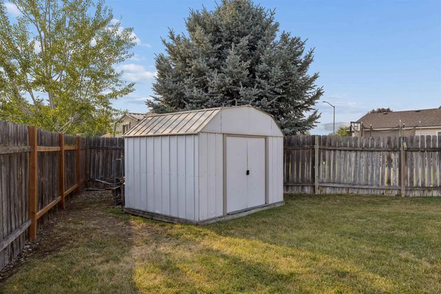 20216 E Grace Ln, Otis Orchards, WA 99027