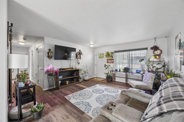 20216 E Grace Ln, Otis Orchards, WA 99027
